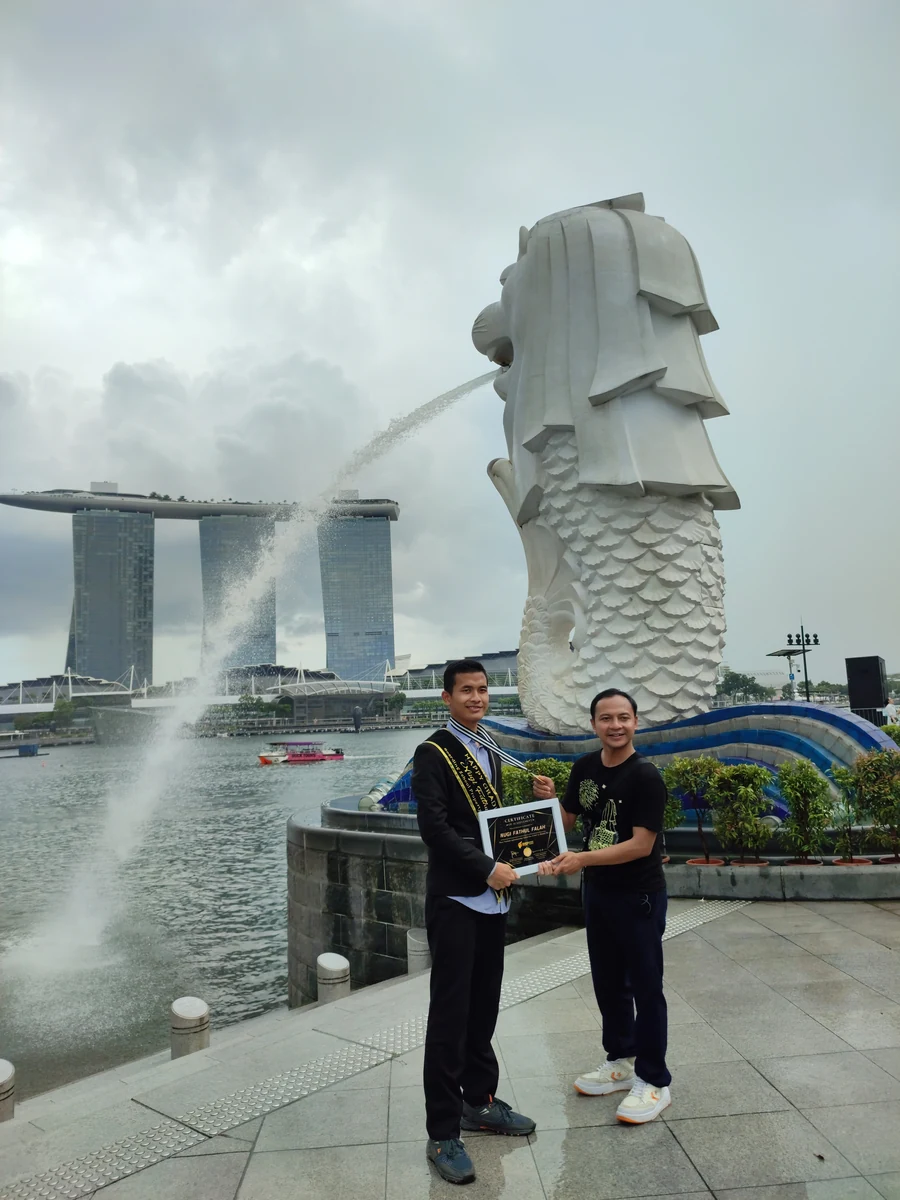 Wisuda di Singapura - Boarding School Property